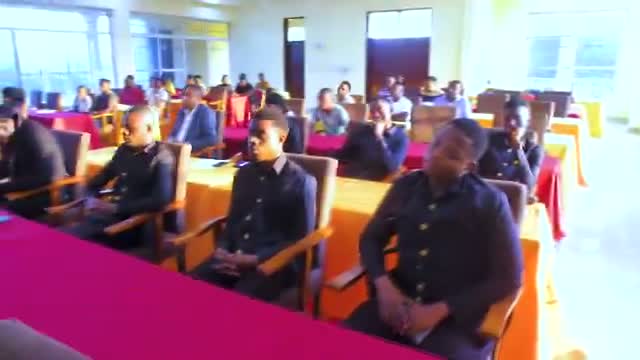 Nanunua kitabu kwa laki moja.